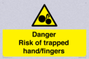 danger-risk-of-trapped-handfingers~